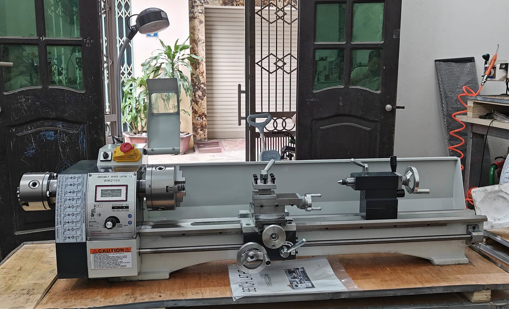 Máy Tiện Mini WM210V-800mm 2 đầu mâm cặp